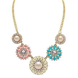 Gorgeous! Pastel statement necklace blue pink